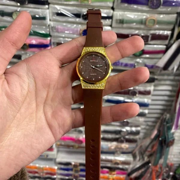 Ladies Stylish Watch – Elegant Fashion Wrist Watch for Women (Random Color)